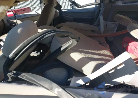 2004 Ford Explorer Nbx/Xlt z USA, uszkodzony, nr VIN 1FMZU73K64UA48579